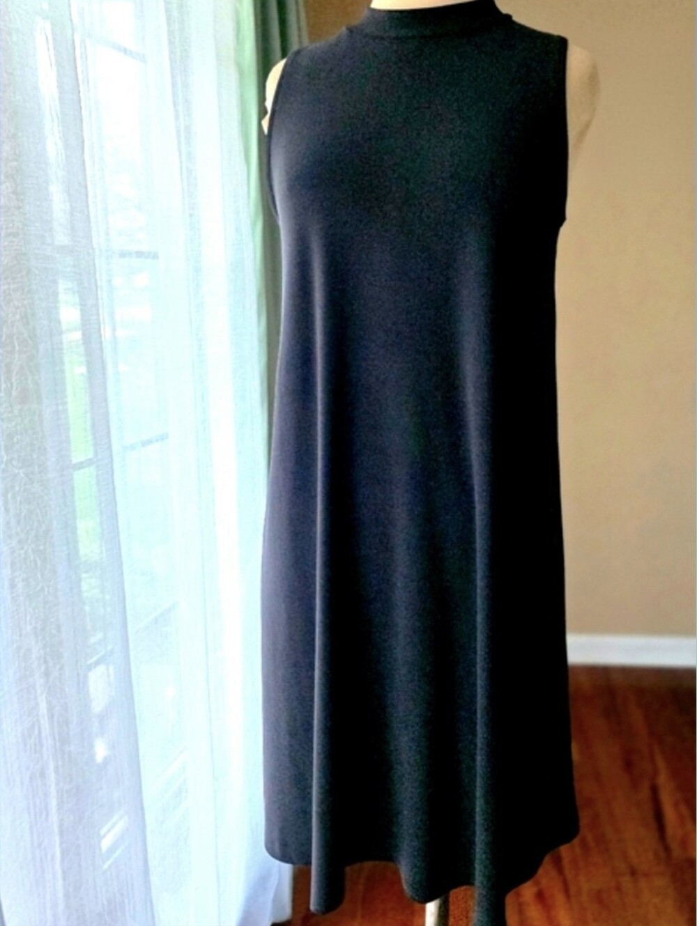 Tiana B Mockneck Sleeveless Swing Shift Dress Classic Black Women's Size 6 Midi